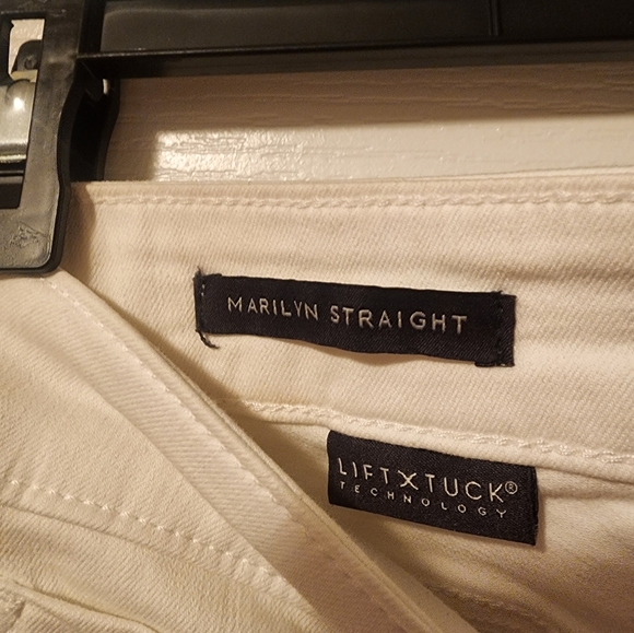 NWT NYDJ Marilyn Straight Cuff Cropped Slimming Jeans Size 4 Capri Denim White - Picture 5 of 8